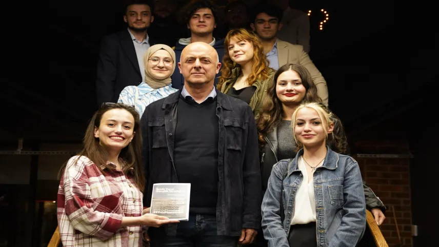 İYİ Partili İzmir adayı Prof.Dr. Ümit Özlale’den gençlere taahhüt haberinin görseli