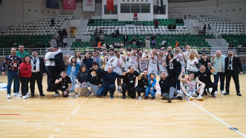 Bornova Belediyesi Karşıyaka, play- off hedefinden uzaklaşıyor haberinin görseli