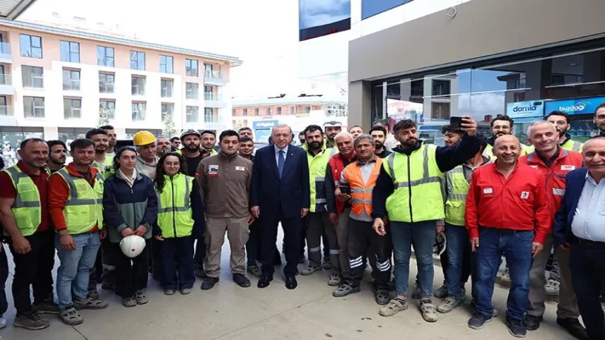 Cumhurbaşkanı Erdoğan’dan benzinlik ziyareti haberinin görseli