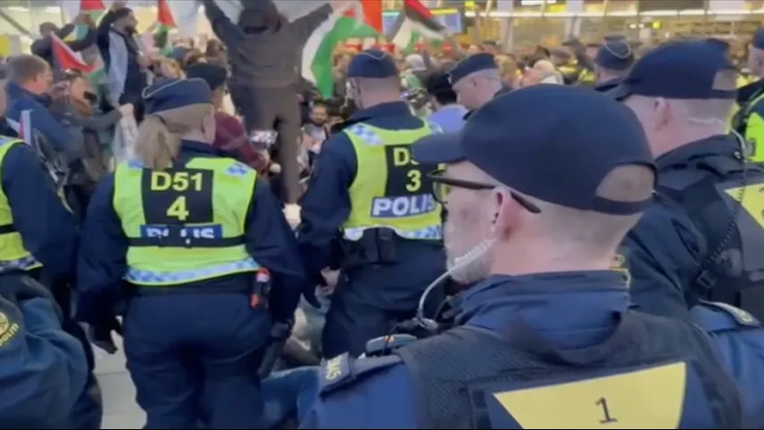 Malmö Arena önünde İsrail'i protesto edenlere göz altı haberinin görseli