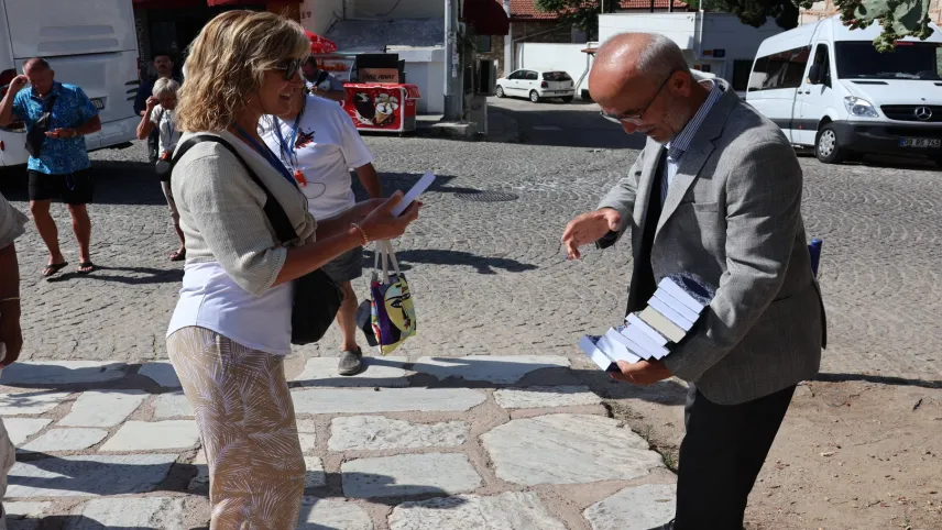 İzmir'de turistlere İslam’ı anlatan imama iyilik ödülü haberinin görseli