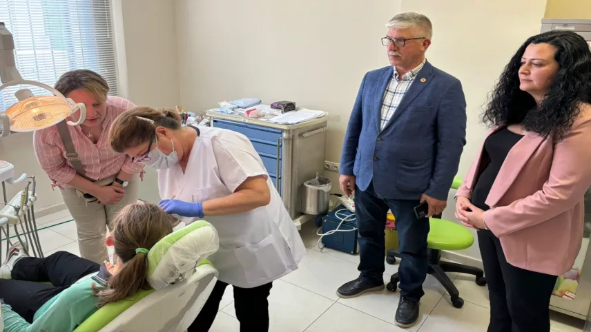 Bornova Belediyesi’nden çocuklara diş taraması haberinin görseli
