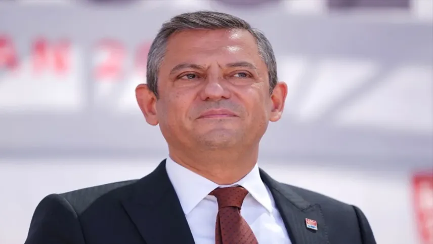 Özel'den kayyıma sert tepki! haberinin görseli