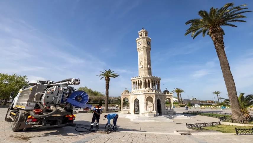 İzmir’de ekipler koku sorunu için çalışıyor haberinin görseli