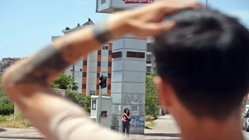 Antalya kavruluyor: Termometreler 43 dereceye kadar çıktı haberinin görseli