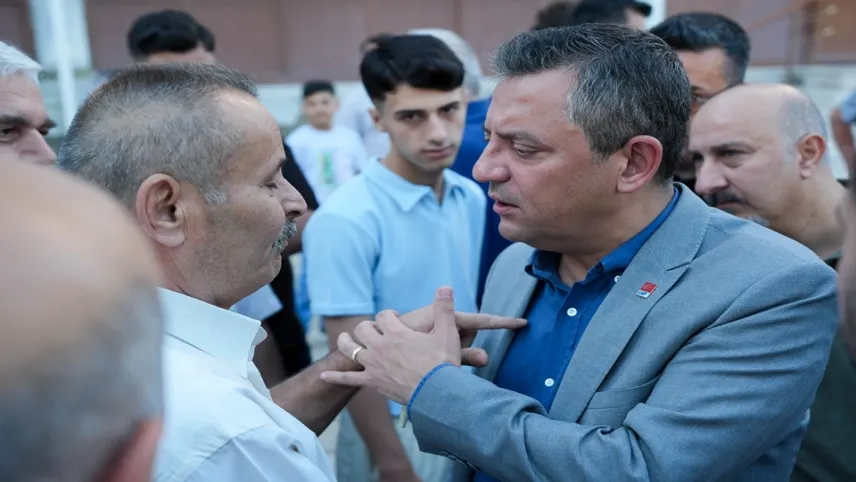 CHP Genel Başkanı Özel, bayram namazını Manisa'da kıldı haberinin görseli