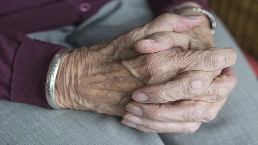 Emekli, bayram neşesi ve heyecanı yerine kederi yaşıyor! haberinin görseli