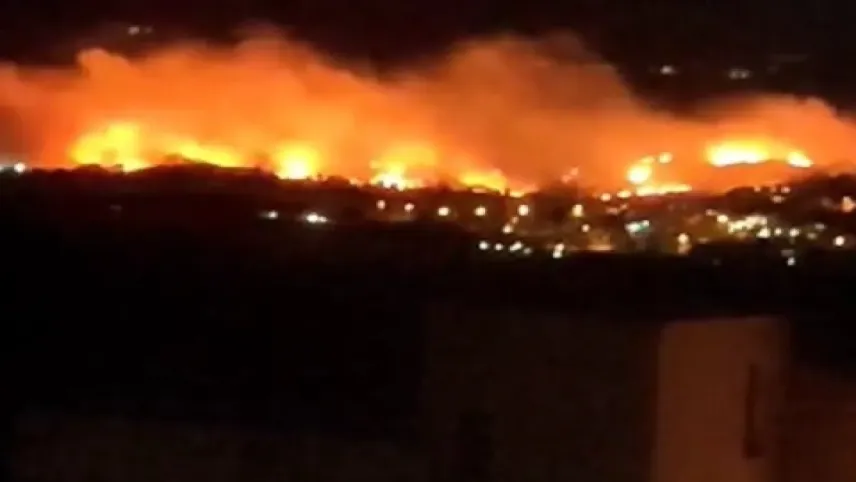 İzmir'de yangın: Site tahliye edildi haberinin görseli