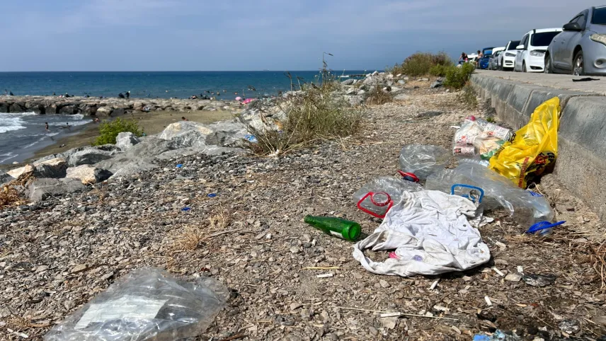 Tatilcilerden geriye çöpleri kaldı haberinin görseli