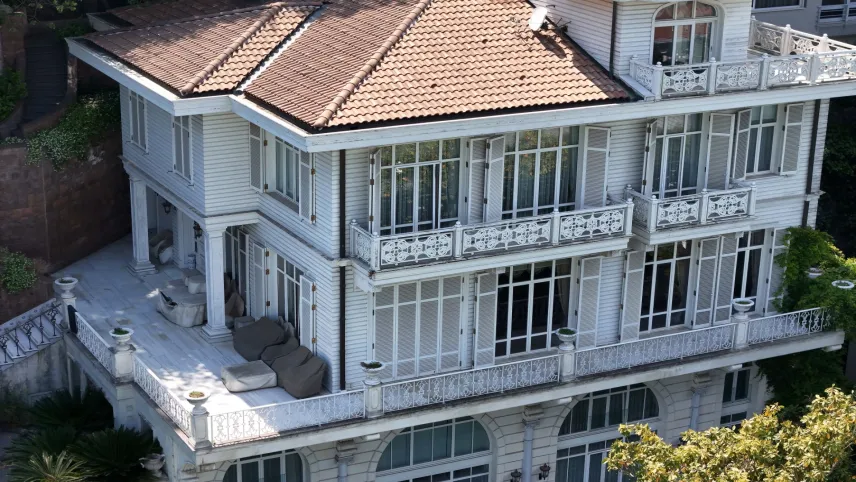 FETÖ'den firar etmişti: Akın İpek’in Bebek’teki yalı 1,1 milyar liraya satıldı! haberinin görseli