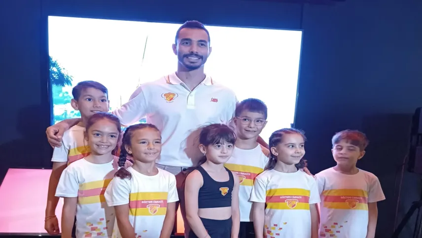 Milli cimnastikçi Ferhat Arıcan olimpiyat yolcusu haberinin görseli