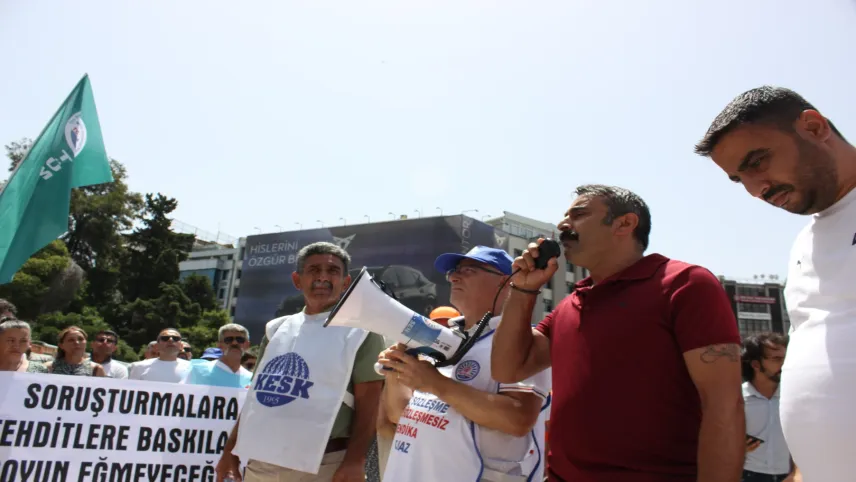 Belediye emekçilerinden üniformalı eylem haberinin görseli