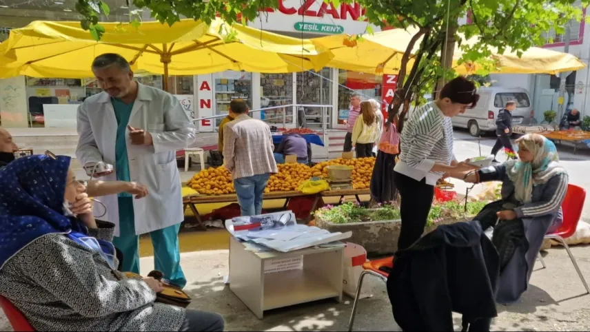 Bursa'da vatandaşlara tansiyon ölçümü haberinin görseli