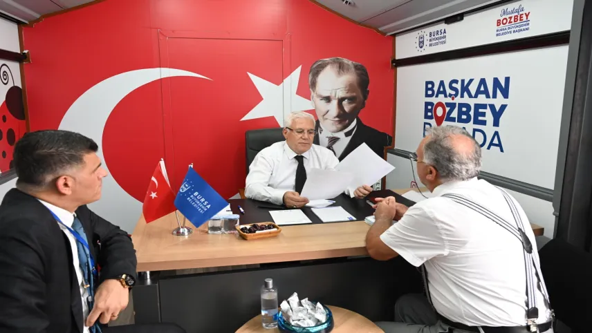 Büyükşehir Belediye Başkanı makamını taşıdı haberinin görseli