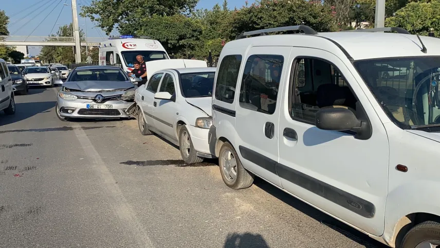 Yayaya yol verince zincirleme kaza oldu haberinin görseli