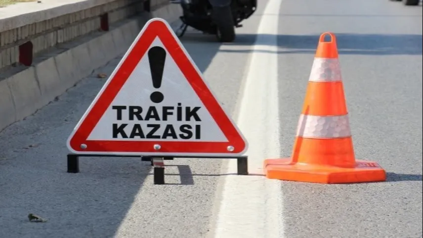 Baba ve oğul kazada metrelerce savruldu haberinin görseli