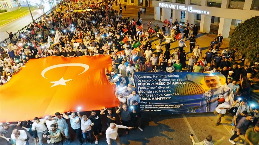 İzmir haber: İsmail Heniyye ve Gazze için yürüyüş düzenlendi haberinin görseli