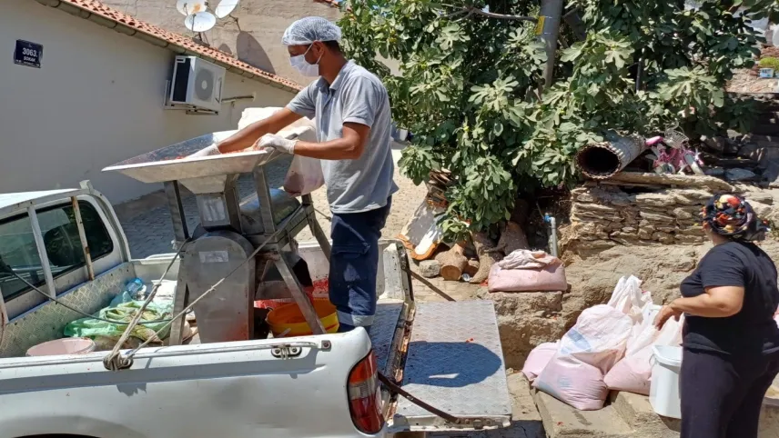 Selçuk’ta salçalara belediye desteği haberinin görseli