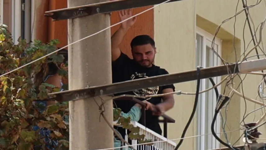 İzmir’de korkunç intihar: Herkesin gözü önünde kendini vurdu haberinin görseli