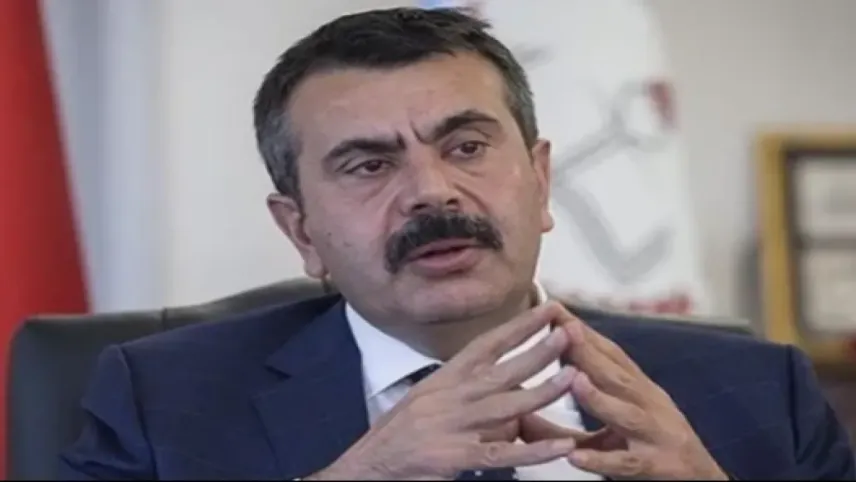 Kitap fiyatlarına yüzde 300 zam yapan 400 okula ceza kesildi! haberinin görseli