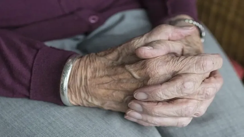 Yaşam boyu öğrenmek Alzheimer'den koruyor haberinin görseli