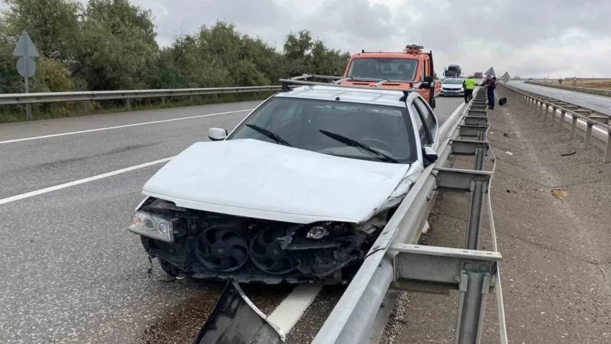 Diplomatların konvoyuna bombalı saldırı: 1 ölü, 4 yaralı haberinin görseli