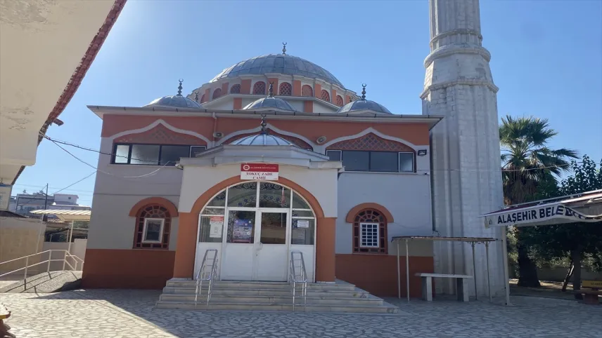 İmama tabureyle saldırmıştı: Akıl hastanesine sevk edildi haberinin görseli