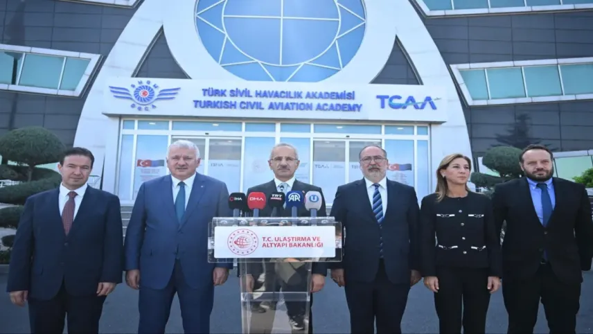 Bakan Uraloğlu açıkladı: İzmir’e 4 yeni hat geliyor haberinin görseli