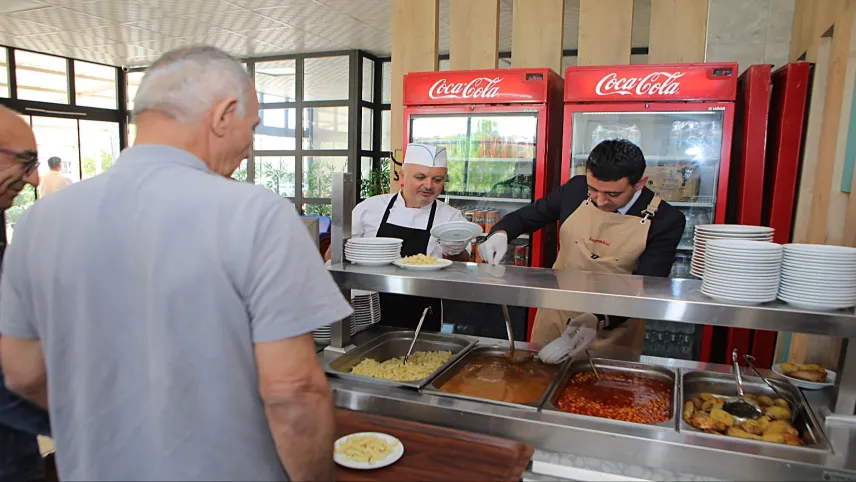 Bayraklı’da Askıda Yemek uygulaması başladı haberinin görseli