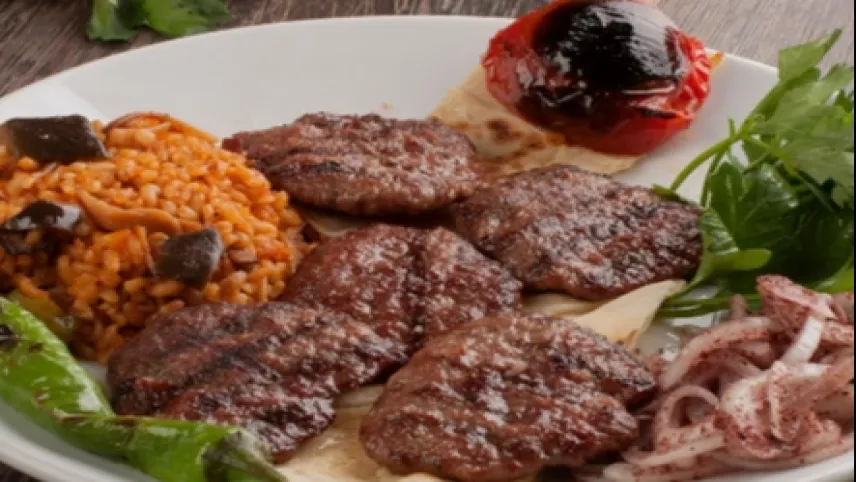 Ünlü köfte zincirinde domuz eti çıktı! haberinin görseli