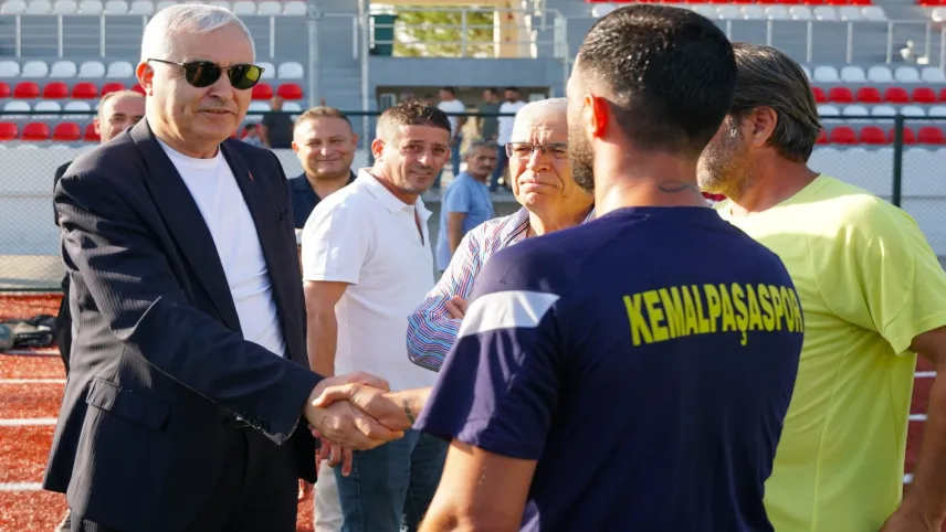 Başkan Türkmen Kemalpaşaspor’u ziyaret etti haberinin görseli