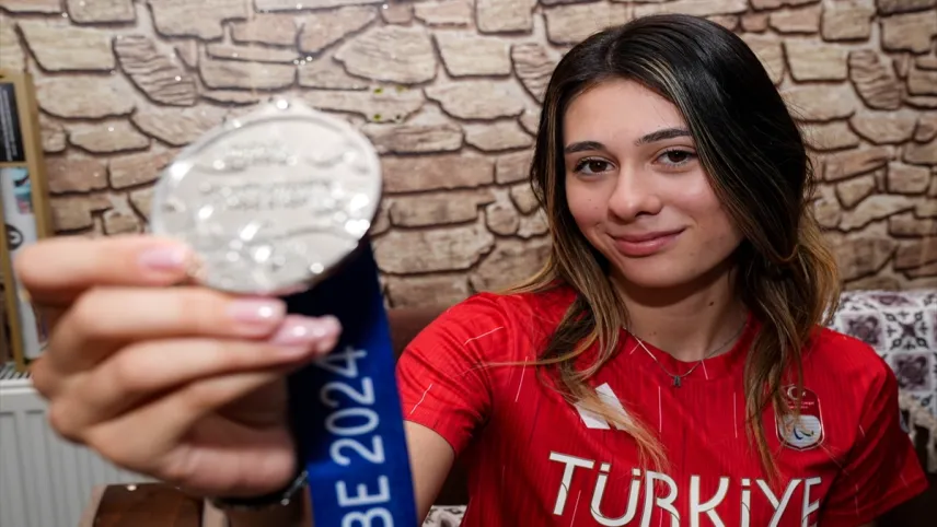Rekortmen paralimpik atlet eğitimini Ege’de sürdürecek haberinin görseli