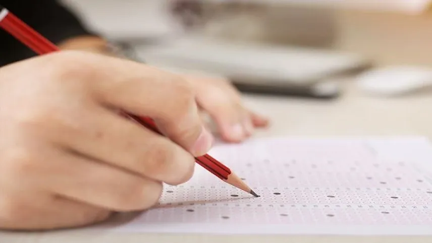 Pazar günü adaylar 4 farklı sınavda ter dökecek! haberinin görseli
