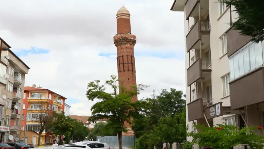 Camiler ve köprüler yıkıldı ama o 800 yıldır dimdik ayakta haberinin görseli