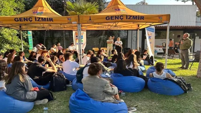 İzmirli gençlerin deneyim yolculuğu başladı haberinin görseli