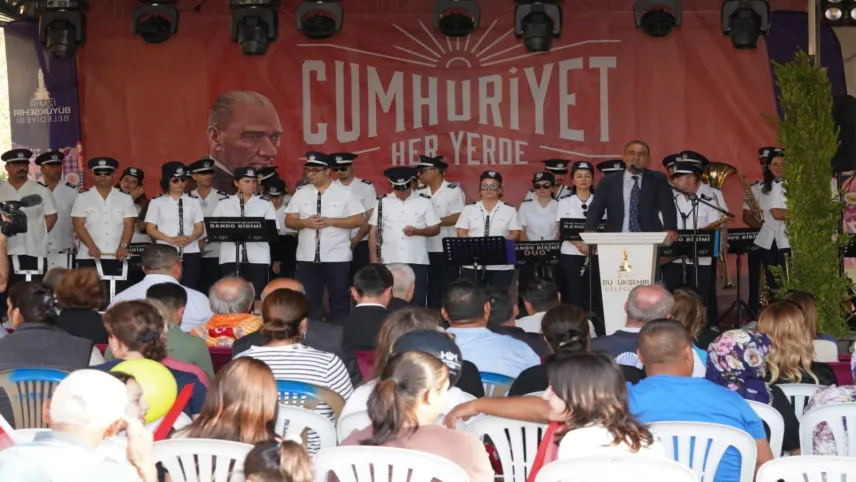 Kemalpaşa’da Cumhuriyet Bayramı coşkusu başladı haberinin görseli