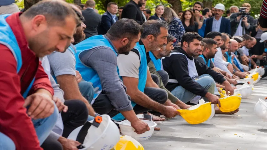 Kınay’dan maden işçilerine destek haberinin görseli