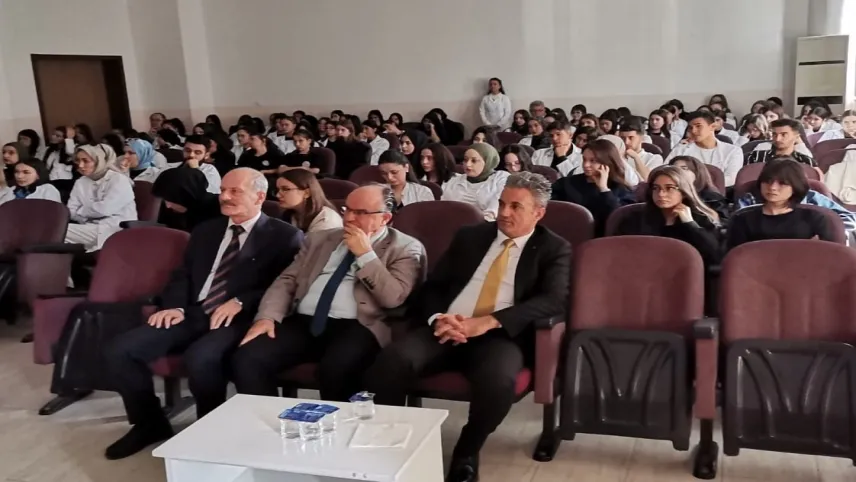 Bilecik'te öğrencilere süt ikramı haberinin görseli