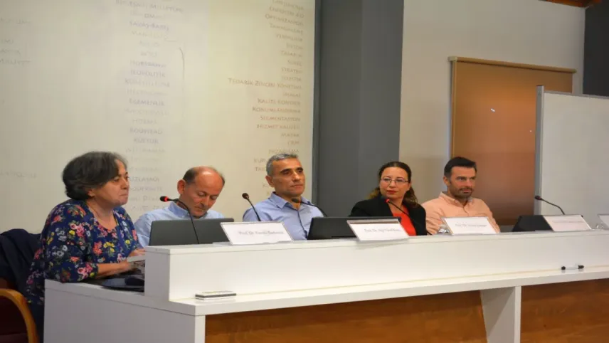 EÜ’de Geçmişten Geleceğe Ege Üniversitesi paneli haberinin görseli