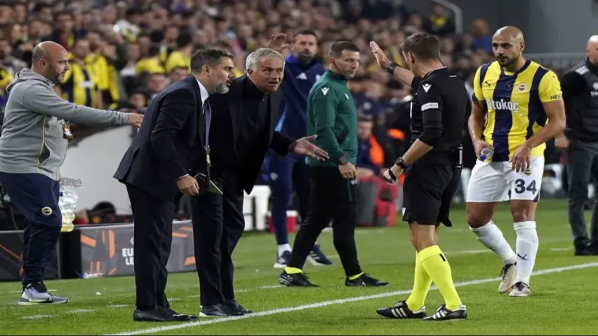 Jose Mourinho'ya kırmızı kart haberinin görseli