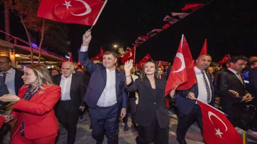 Cemil Tugay fener alayına katıldı haberinin görseli