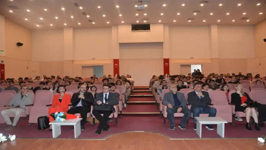 Ege Üniversitesinde “Benim En Büyük Eserim Türkiye Cumhuriyetidir” konferansı haberinin görseli