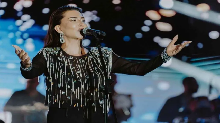 Ebru Yaşar İzmir’de sevenleriyle buluşuyor haberinin görseli