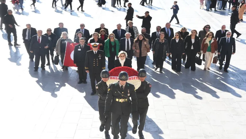 Gazeteciler, Atatürk'ü Anıtkabir'de andı haberinin görseli