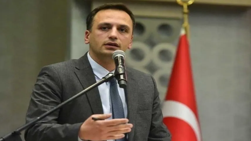 Başkan Eşki, Kızılay için kolları sıvadı haberinin görseli