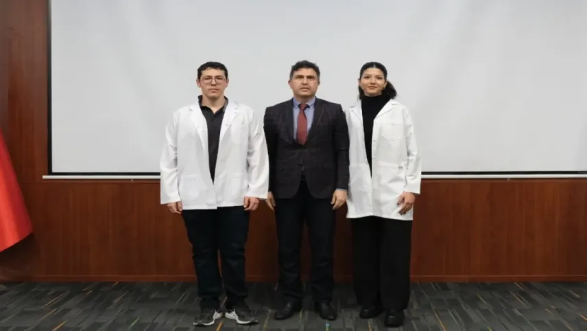 Kütahya'da diş hekimi adayları beyaz önlüklerini giydi haberinin görseli