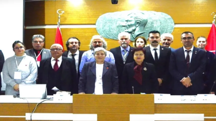 CHP Bornova’dan eğitim paneli: Sorun paydaşlarla çözülür haberinin görseli