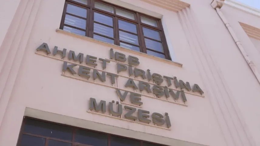 Bu hafta sonu iki önemli isim İzmirli edebiyatseverlerle buluşuyor haberinin görseli