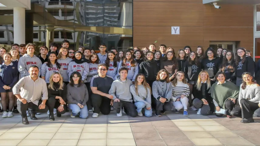 Öğrencilerden şiddetle mücadeleye dair güçlü sloganlar haberinin görseli