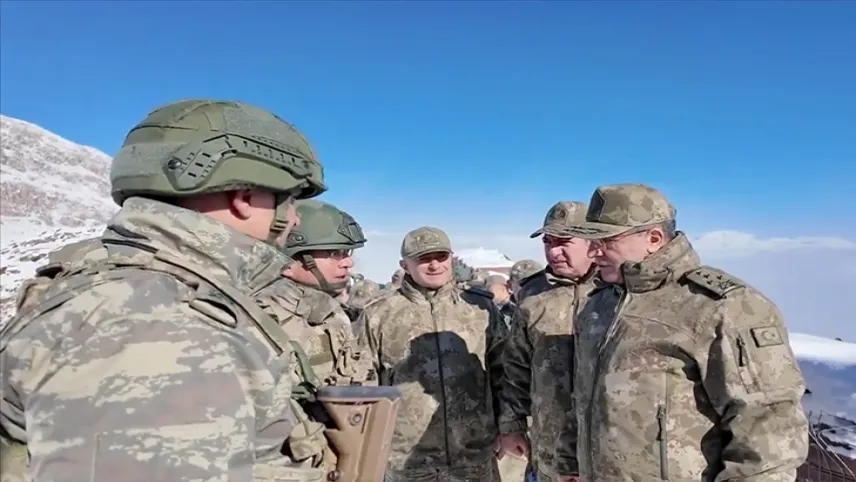 Orgeneral Bayraktaroğlu, Pençe Kilit Harekatı bölgesinde haberinin görseli